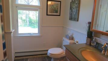 House, Multiple Beds, Patio, Garden View | Bathroom