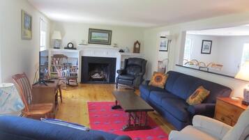 House, Multiple Beds, Patio, Garden View | Living room | TV