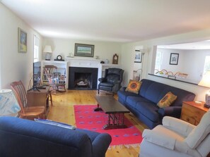 Rumah, Beberapa Tempat Tidur, patio, pemandangan kebun | Ruang keluarga | TV