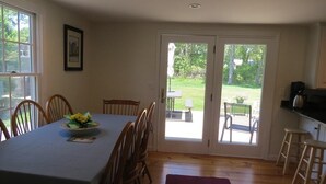 Hus, flere senger, terrasse, hageutsikt | Eget kjøkken | Kaffetrakter/tekoker, kjøleskap, mikrobølgeovn og kokeplater