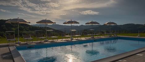 Piscine extérieure (ouverte en saison)