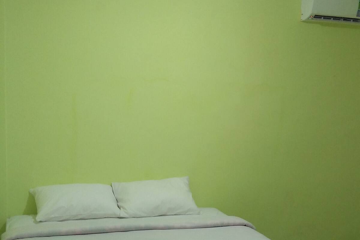 Comfort Suite | Down comforters, pillowtop beds, blackout drapes, bed sheets
