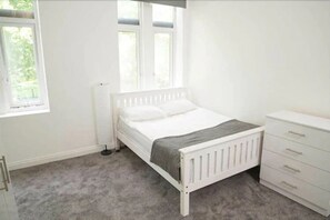 Chambre Standard double | Accès au Wi-Fi (inclus), literie fournie