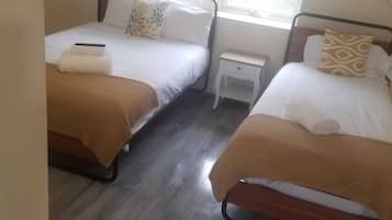 Habitación triple estándar | Wifi gratis y ropa de cama