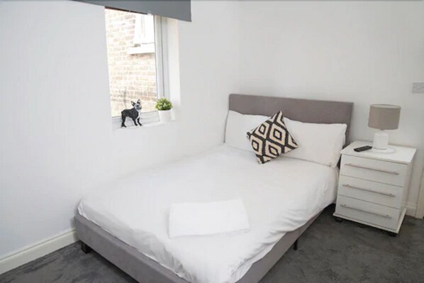 Chambre Standard double | Accès au Wi-Fi (inclus), literie fournie