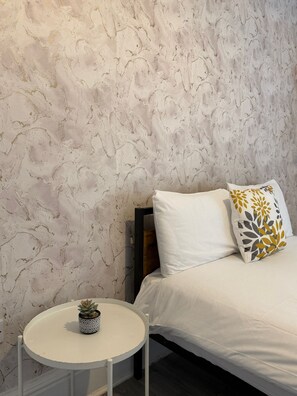Kamar Single Basic | Wi-Fi gratis dan seprai linen