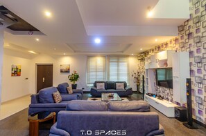 Smart TV, DVD player, stereo, offices