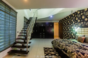 4 bedrooms, desk, iron/ironing board, free WiFi