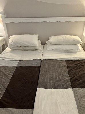 1 bedroom, iron/ironing board, travel cot, free WiFi - Casa Coleman, one bedroom apartment with kitchen, bathroom, lounge and terrace. (Corralejo)