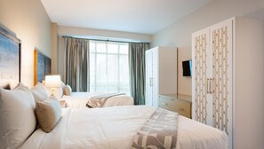 2 bedrooms, iron/ironing board, Internet, bed sheets - King Street Boutique Resort (Charleston)