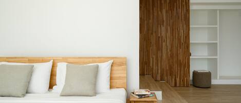 1 bedroom, in-room safe, desk, iron/ironing board