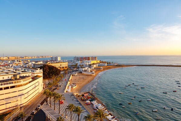 Una playa cerca