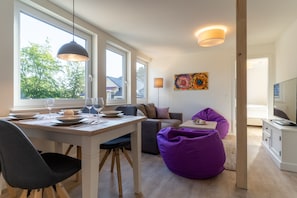 Deluxe Apartment | Living area | LCD TV - Strandhuus Grömitz (Groemitz)