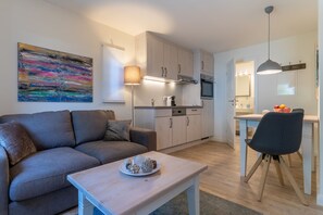Apartment | Private kitchenette | Fridge, oven, stovetop, dishwasher - Strandhuus Grömitz (Groemitz)