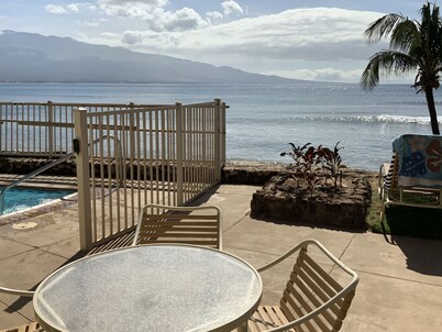 50 steps to the Ocean!  Great Maui Location!