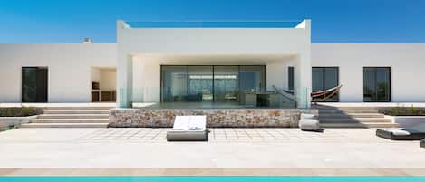 Piscine à débordement