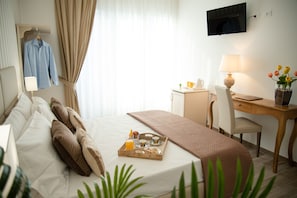 Habitació Deluxe (Beige) | Cobrellits, matalassos d'escuma viscoelàstica i minibar