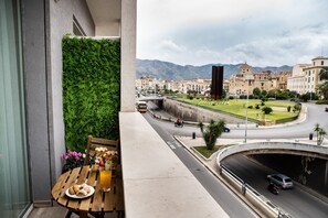 Deluxe Room (Beige) | Balcony view - Porta Aragonese Luxury Rooms (Palermo)