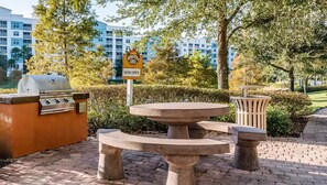Outdoor dining - Close to SeaWorld Spacious Two Bedroom w/ pools, hot tubs, bbq pits and family adventures (Orlando)