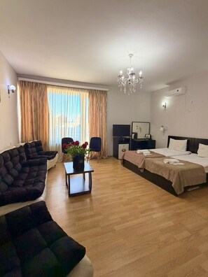 Premium bedding, minibar, individually decorated, individually furnished - Qeroli old town (Tbilisi)