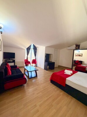 Suite, Balcony