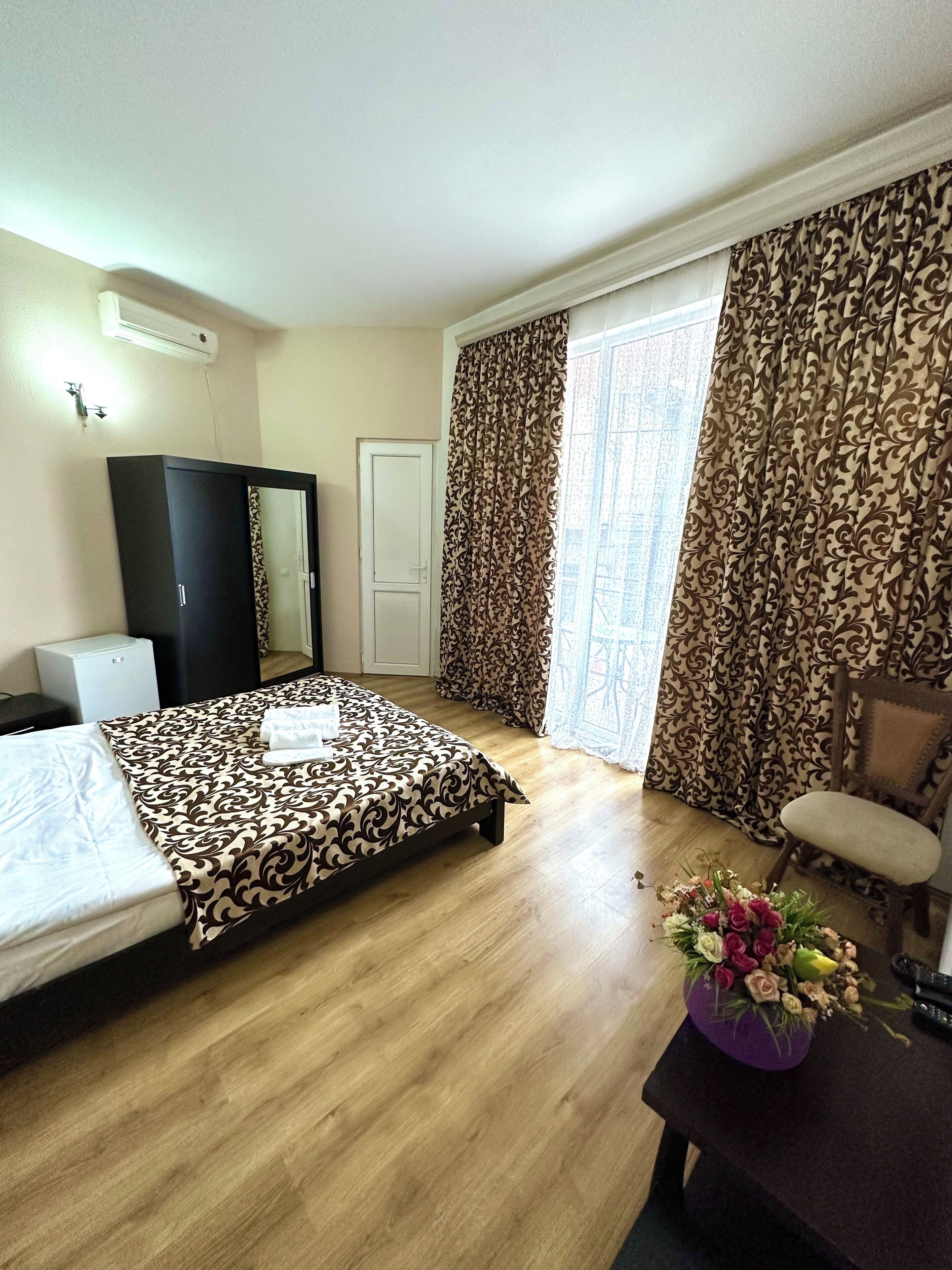 Junior Suite | Premium bedding, minibar, individually decorated, individually furnished