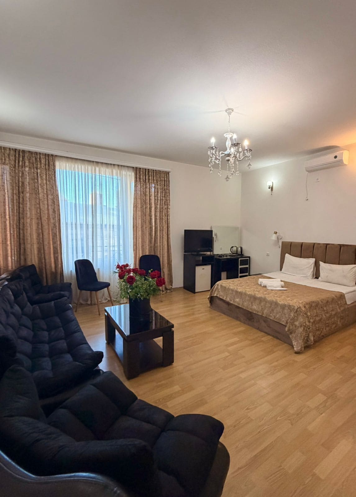 Bộ đồ giường cao cấp, minibar, trang trí khác biệt 