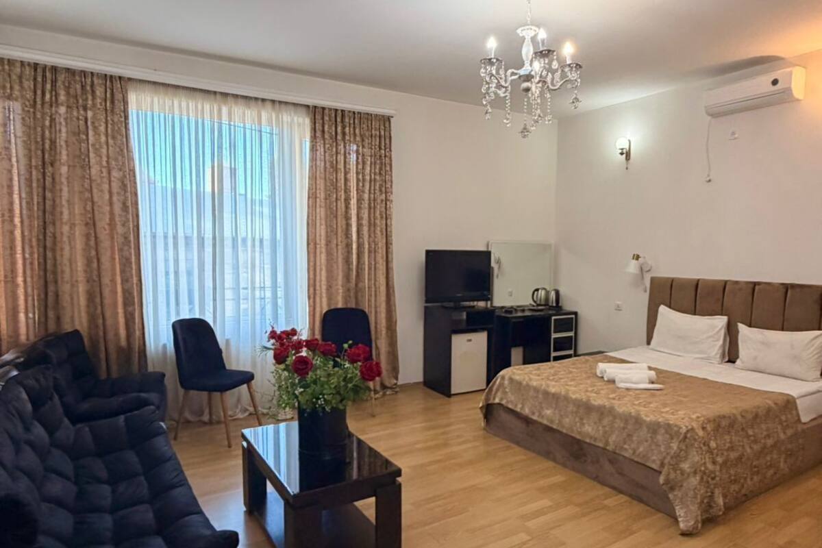 Bộ đồ giường cao cấp, minibar, trang trí khác biệt