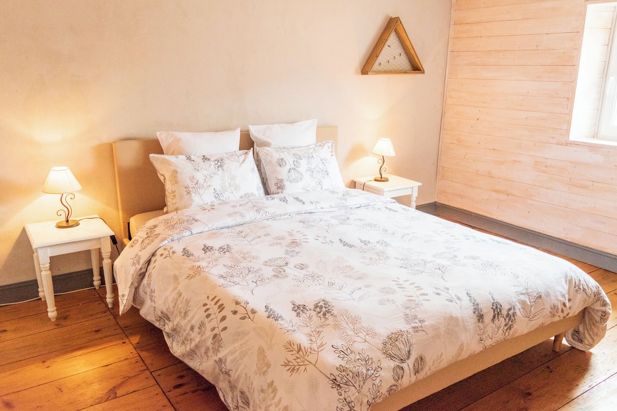 Suite familiare (Western) | 2 camere, con stile personalizzato, una scrivania, tende oscuranti