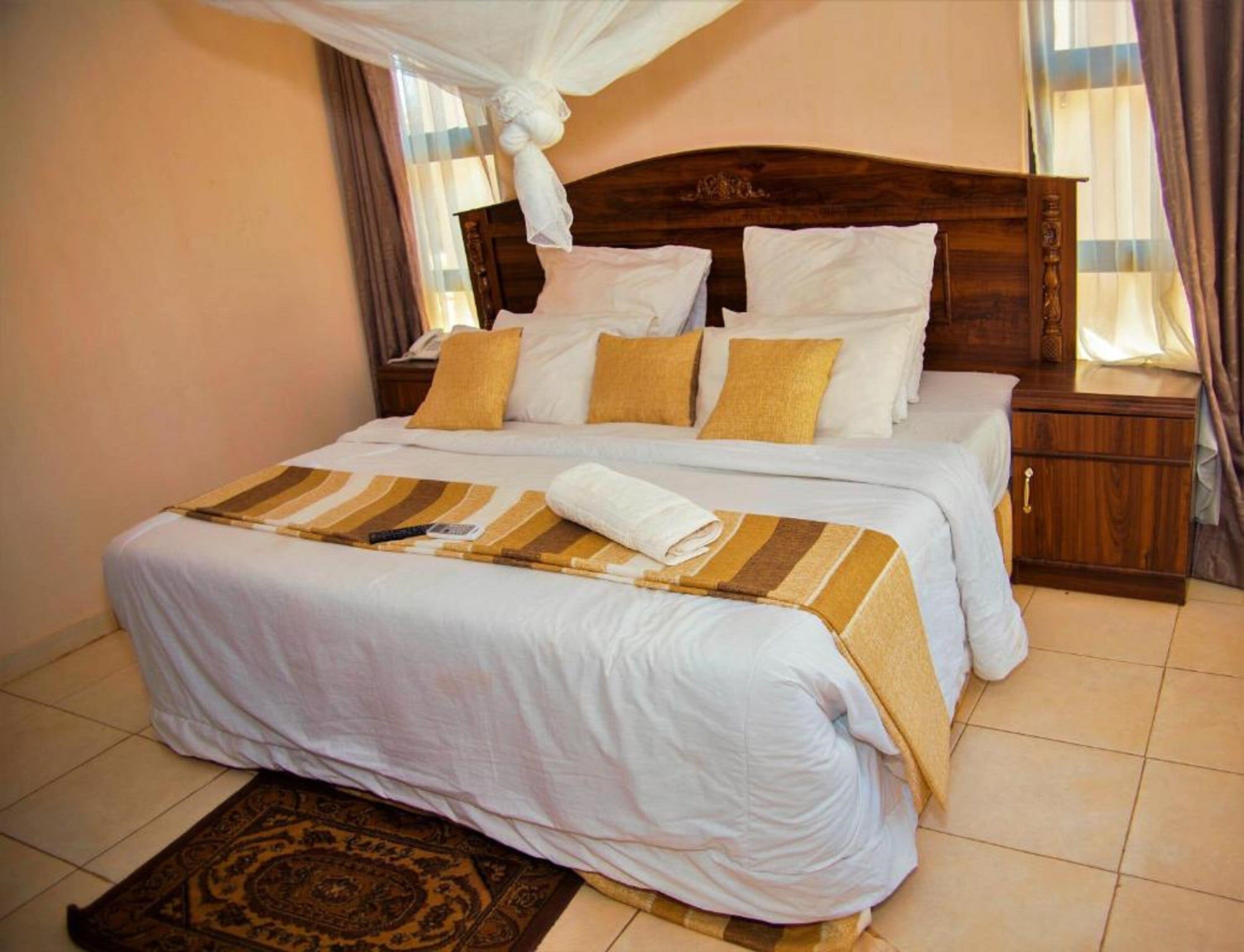 Deluxe kamer, 1 twee- of 2 eenpersoonsbedden | Een bureau, een laptopwerkplek, een strijkplank/strijkijzer, gratis wifi