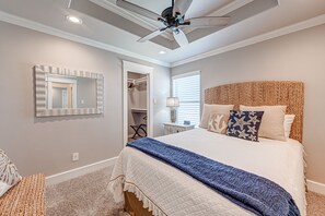 5 bedrooms, iron/ironing board, WiFi, bed sheets