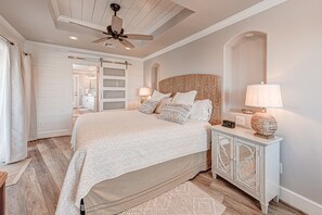 5 bedrooms, iron/ironing board, WiFi, bed sheets