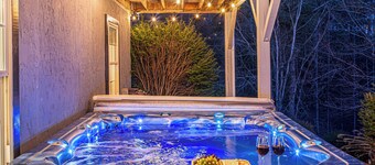 Brook Knoll · NOUVEAU! Belle retraite Mtn avec piscine près d'Asheville!