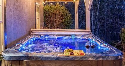 Brook Knoll · UUSI! Kaunis Mtn Retreat w / uima-allas lähellä Asheville!