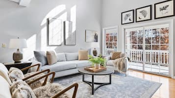 Televisión, chimenea, videojuegos, futbolito