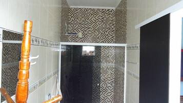 Douche, serviettes fournies