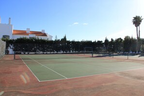 Tenniskenttä