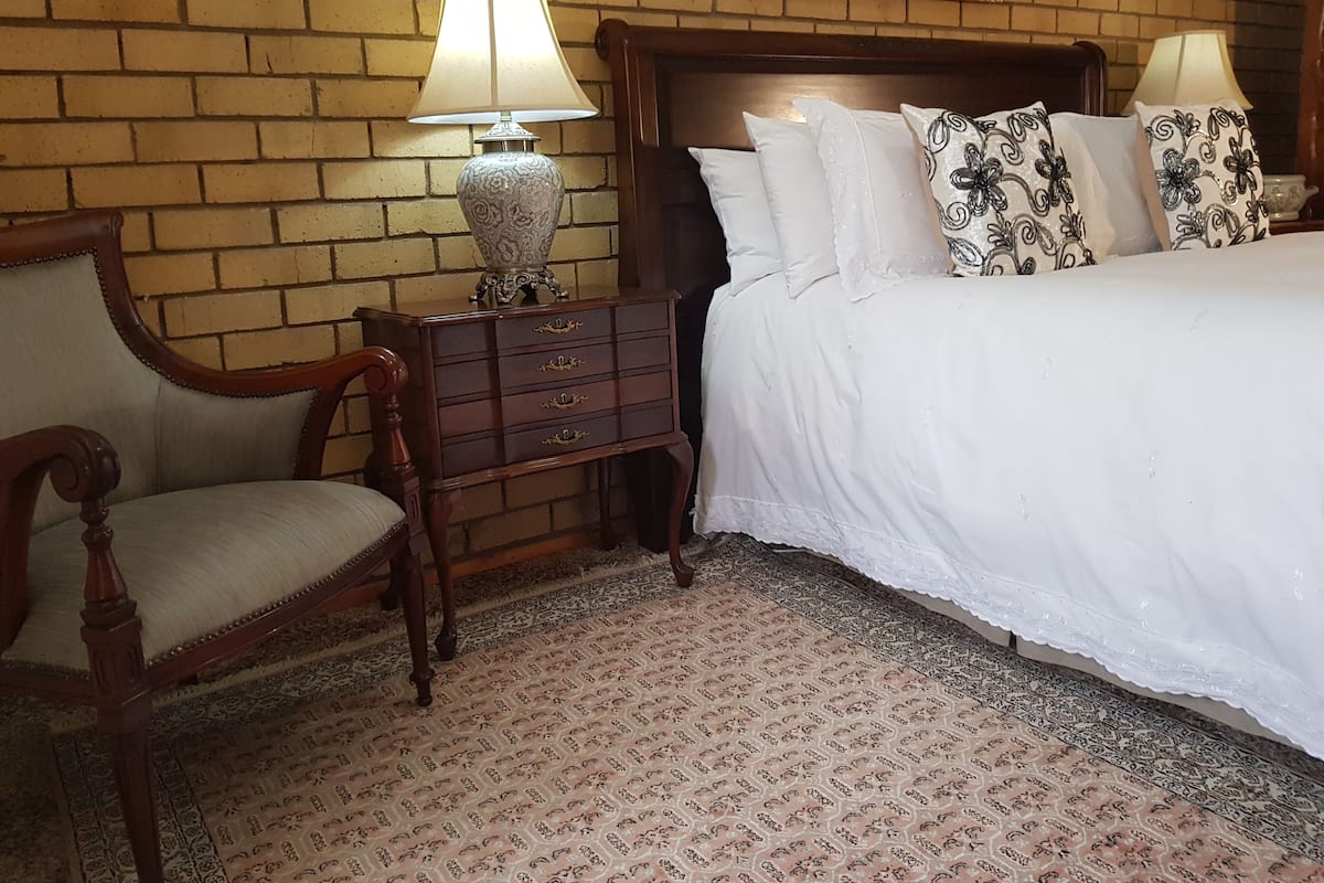 Kamar Double Klasik | Didekorasi berbeda-beda dan dilengkapi dengan perabotan berbeda-beda