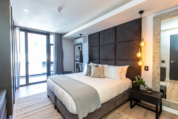 Perhehuoneisto, 4 makuuhuonetta | Tallelokero huoneessa, kannettavalle tietokoneelle sopiva työtila