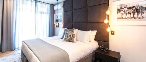 Apartamento Deluxe, 3 habitaciones | Caja fuerte, espacio para trabajar con un portátil, cortinas opacas