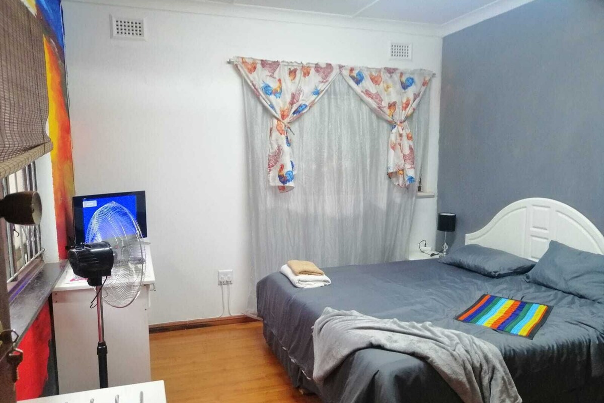 Estúdio básico | Ferros/tábuas de passar roupa, Wi-Fi de cortesia, roupa de cama