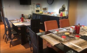 Daily full breakfast (ZAR 70 per person)