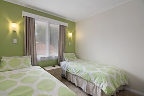 2 chambres, fer et planche Ă repasser