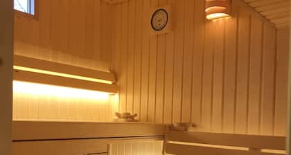 Large Apartment with Sauna in central Buxtehude.
NO RENTAL TO FITTERS.