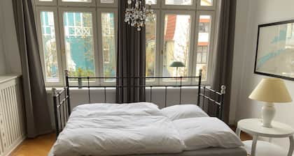 GroĂe Ferienwohnung im Zentrum von Buxtehude.
KEINE MONTEURE.