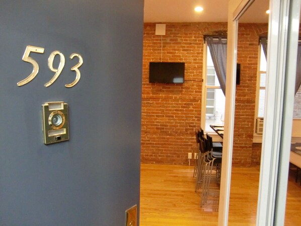 Studio593, 2 Bunk Beds Twin Over Full | Iron/ironing board, free WiFi, bed sheets