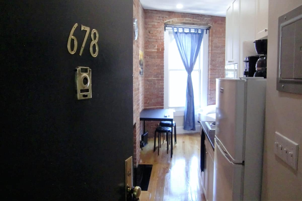 Studio 678, 3 Double Beds