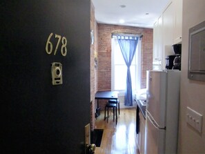 Fer et planche à repasser, Wi-Fi gratuit, draps fournis