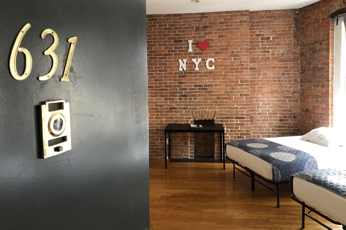 Studio 631, 3 Double Beds