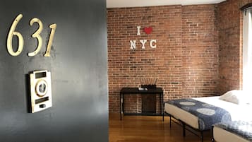 Studio 631, 3 Double Beds | Iron/ironing board, free WiFi, bed sheets